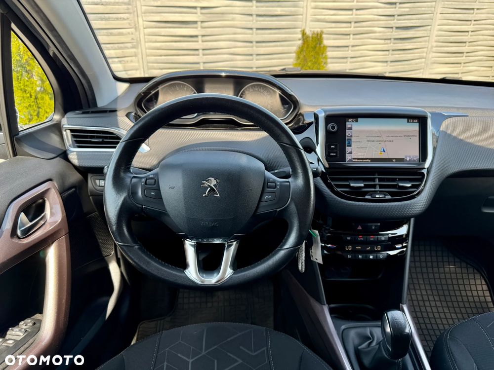 Peugeot 2008 1.2 Pure Tech Style S&S - 6