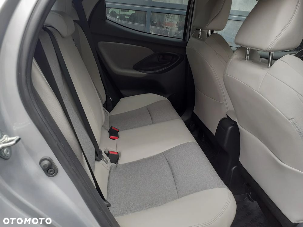 Toyota Yaris Hybrid 1.5 Executive - 25