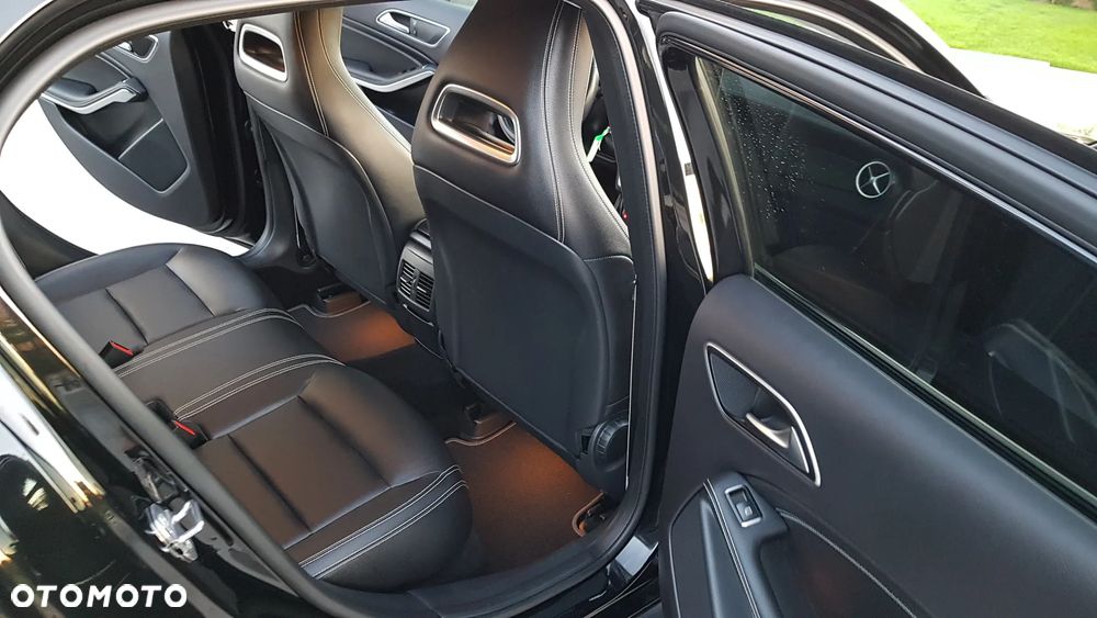 Mercedes-Benz GLA 180 7G-DCT AMG Line - 27