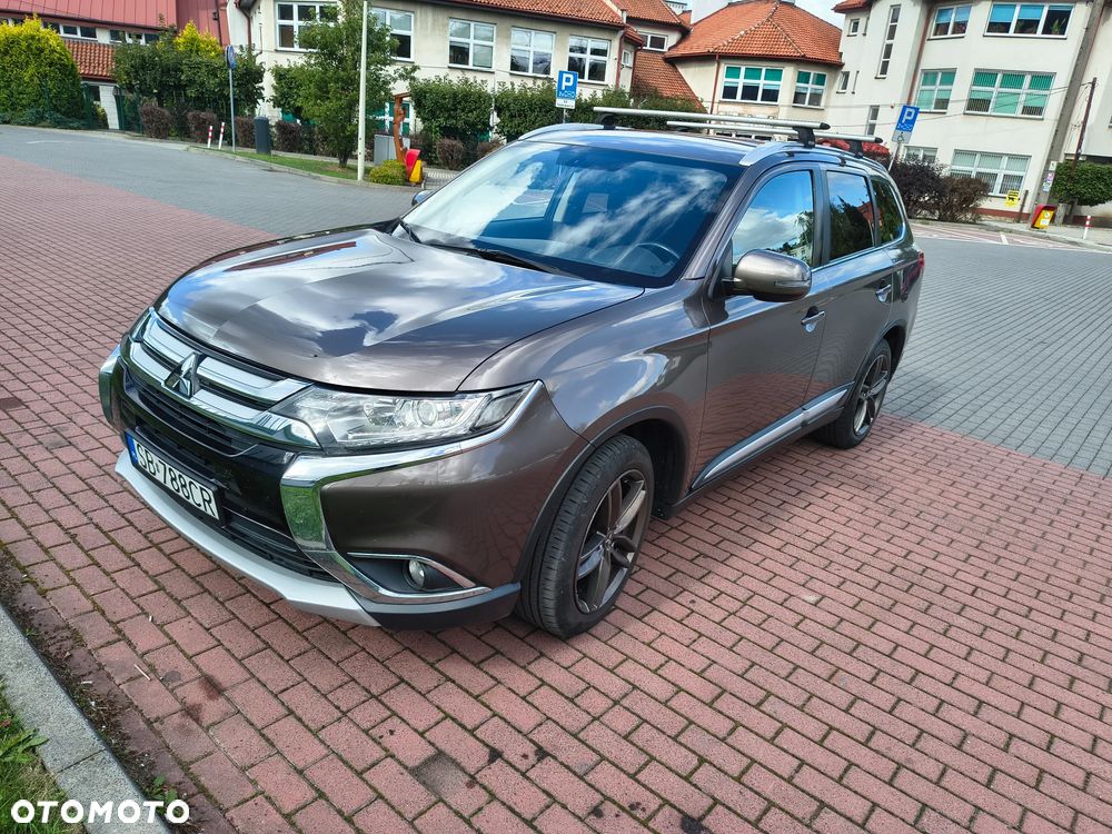 Mitsubishi Outlander 2.0 Invite + 2WD - 2