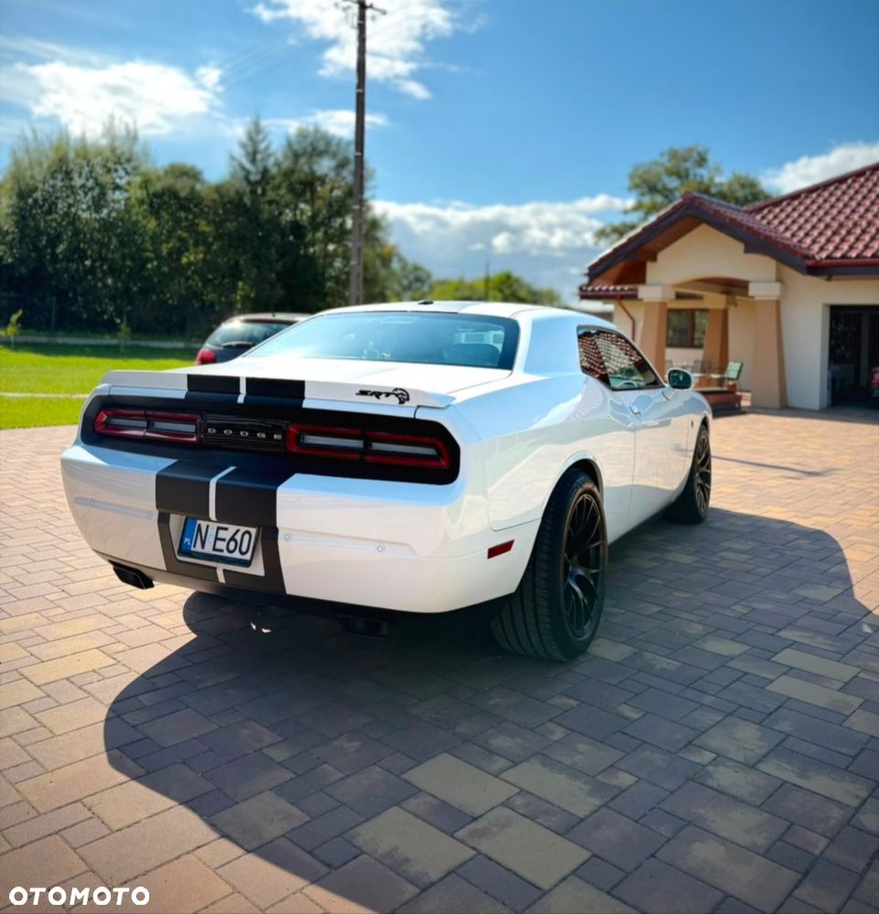 Dodge Challenger - 4