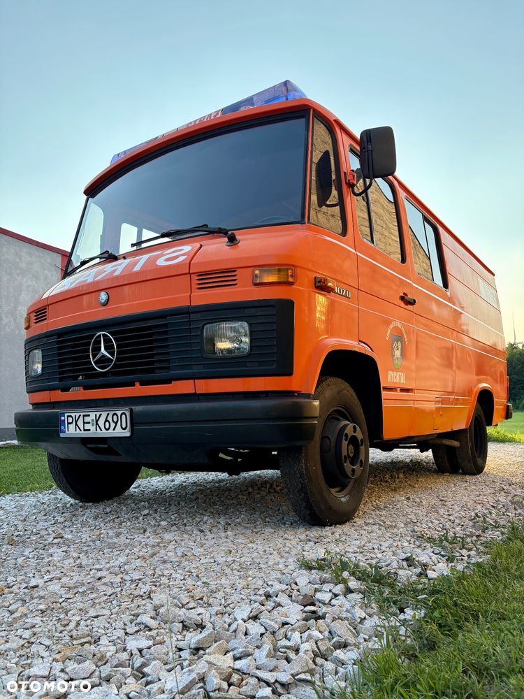 Mercedes-Benz 407D - 1