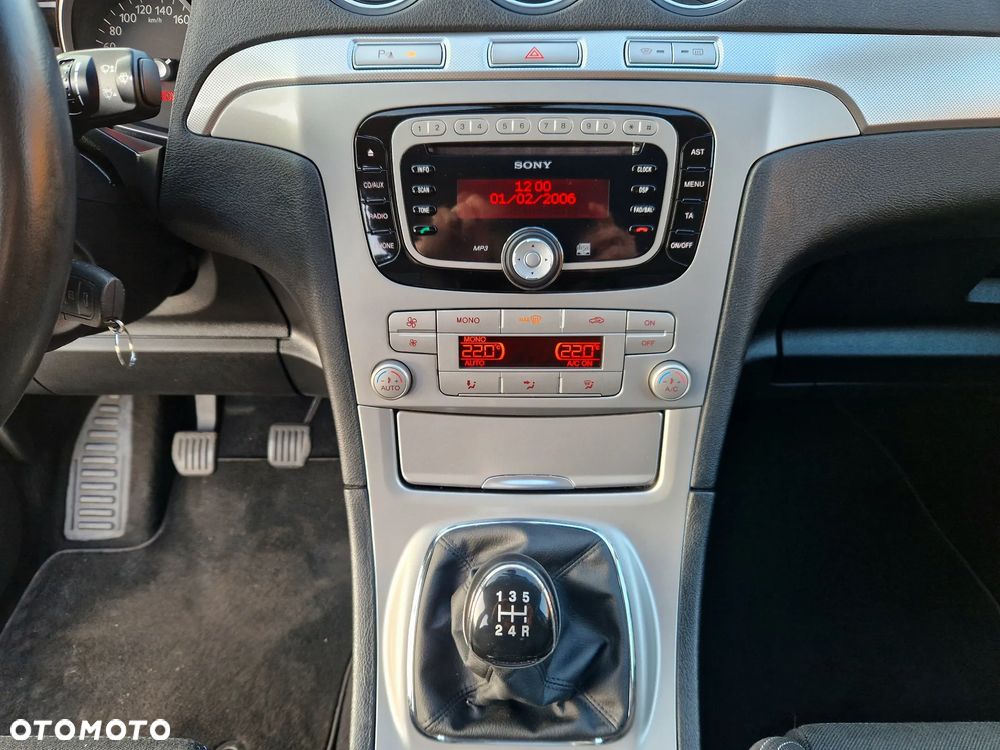 Ford S-Max - 16