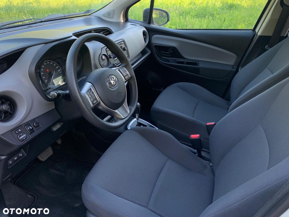 Toyota Yaris Hybrid 100 Active - 10