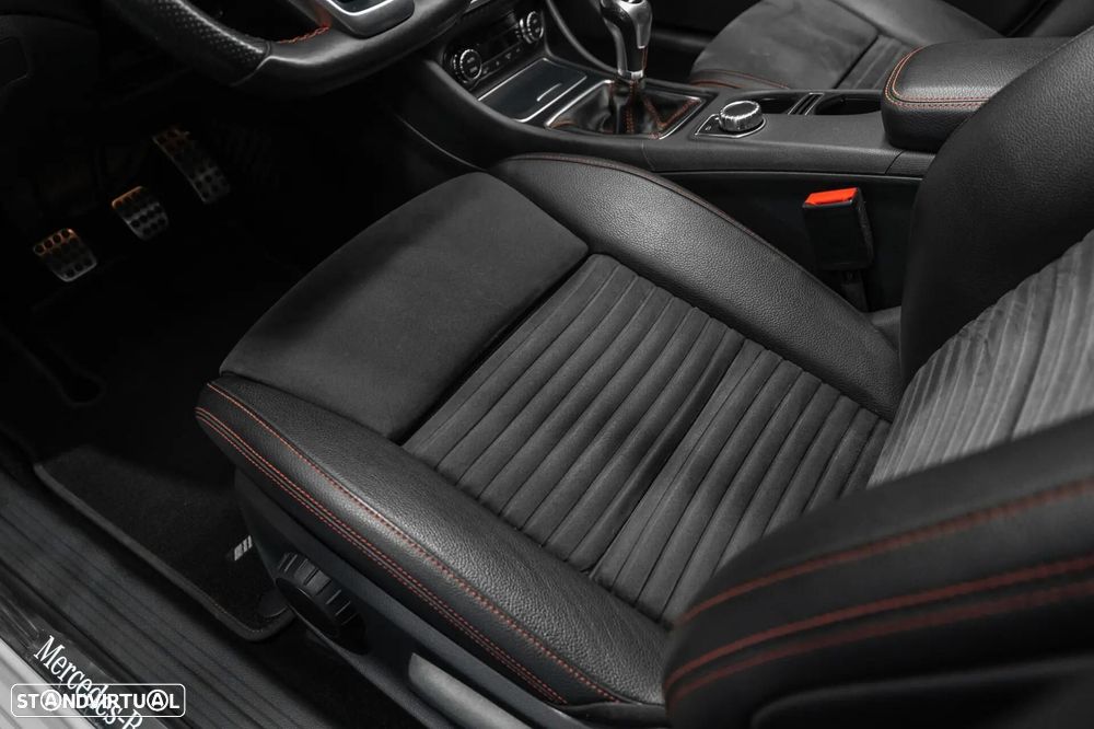 Mercedes-Benz A 180 AMG Line - 24