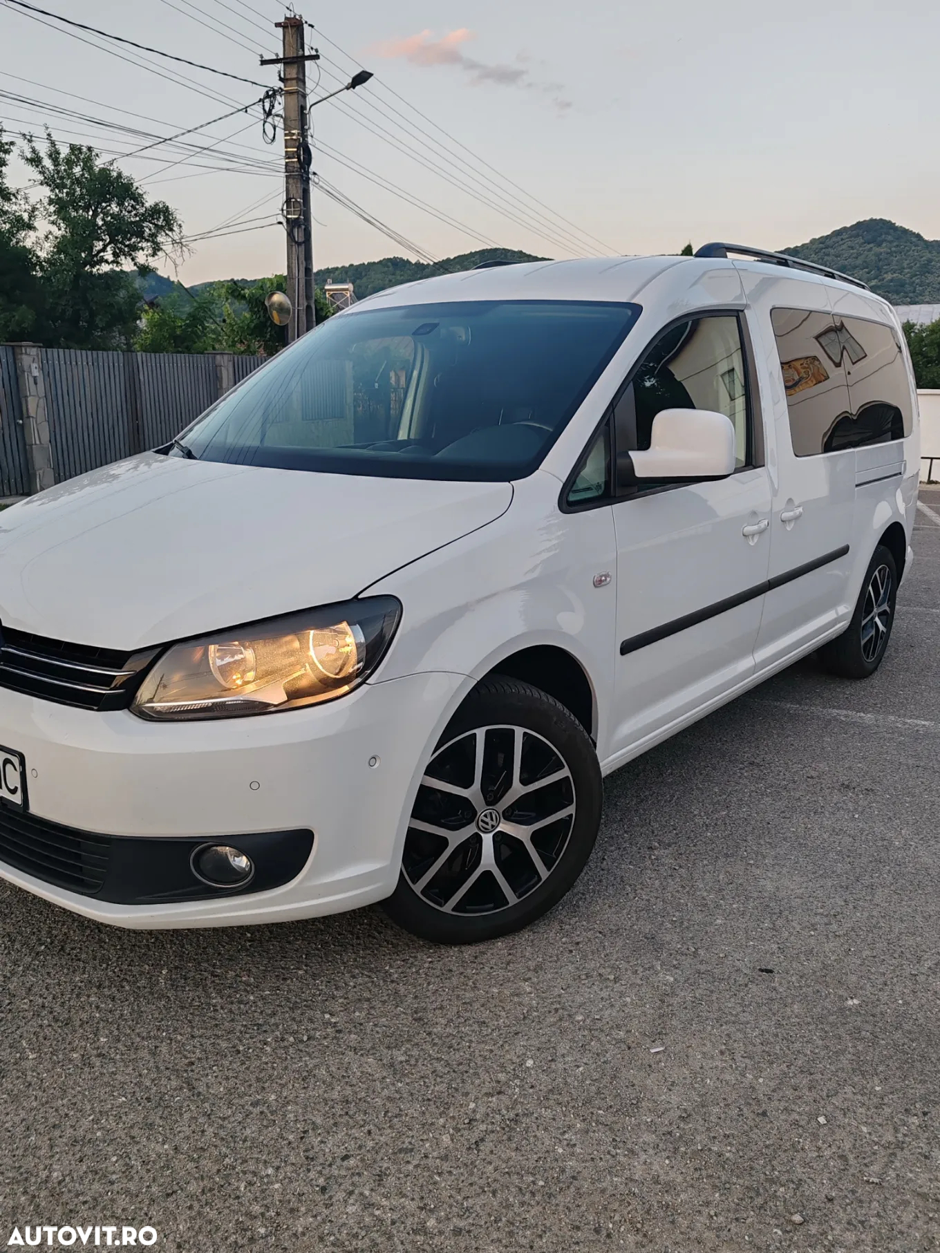 Volkswagen Caddy 2.0 TDI Comfortline DSG - 5