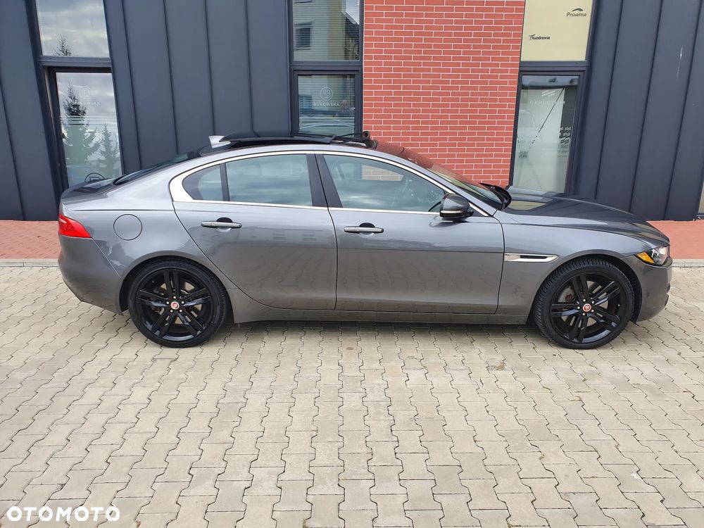 Jaguar XE - 18