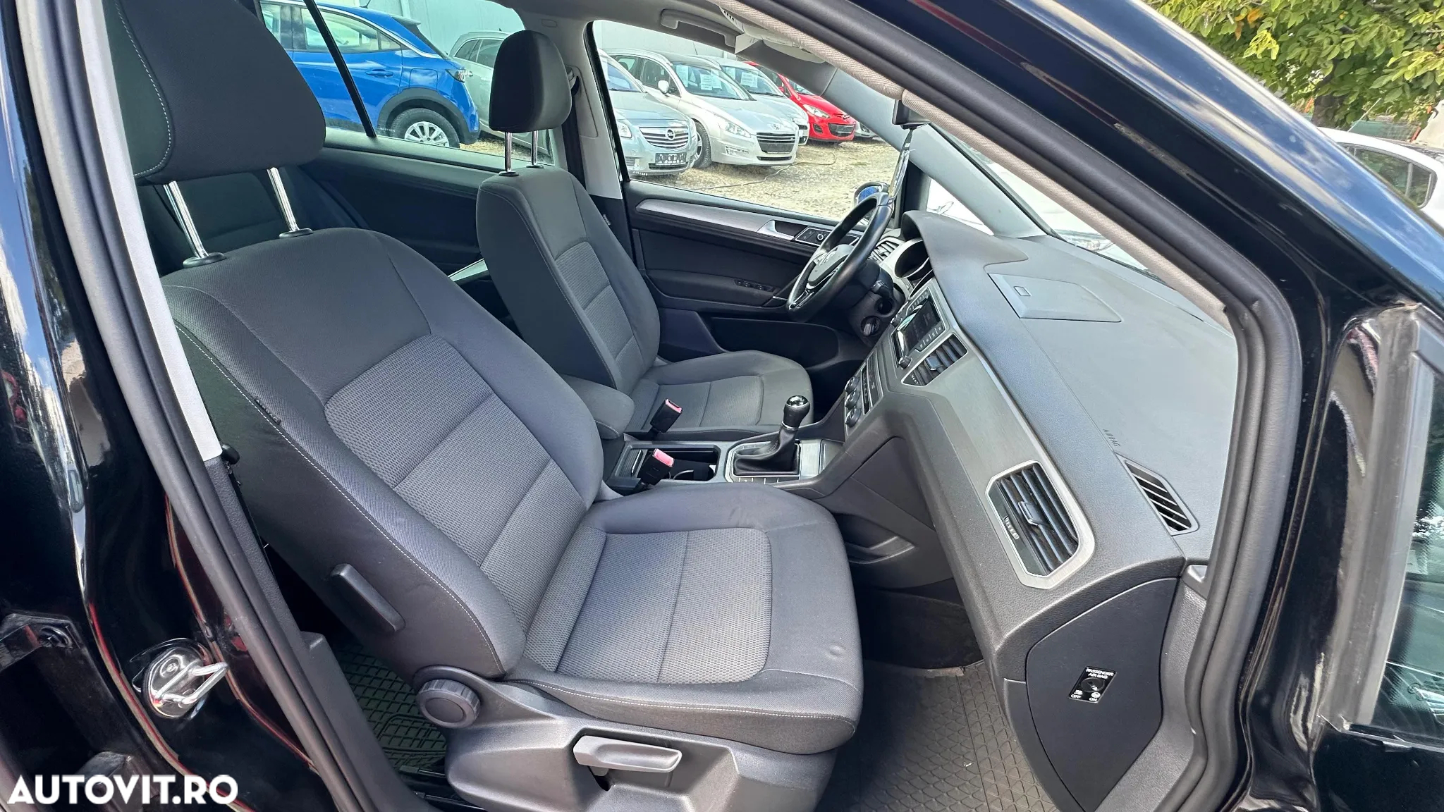 Volkswagen Golf - 25