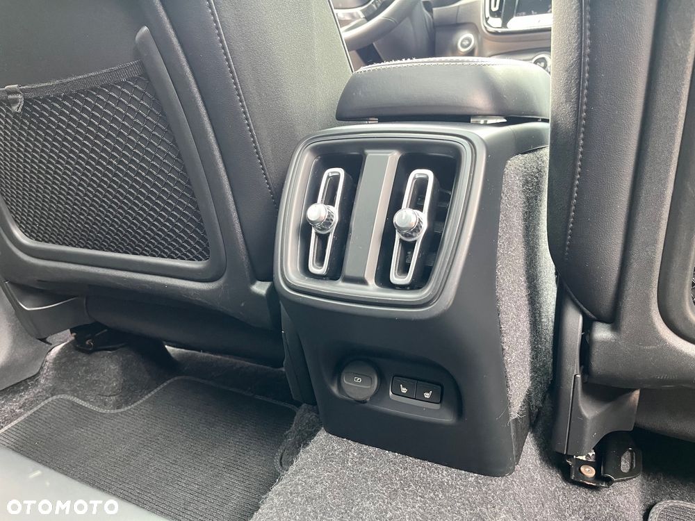 Volvo XC 40 T4 AWD R-Design - 34
