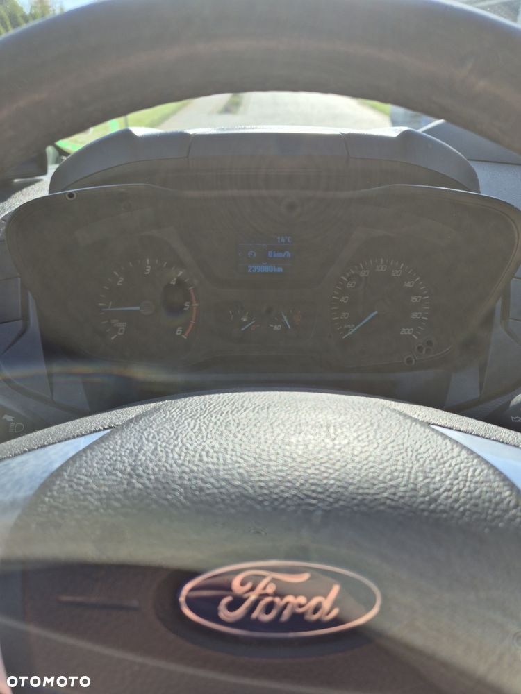 Ford Custom - 8