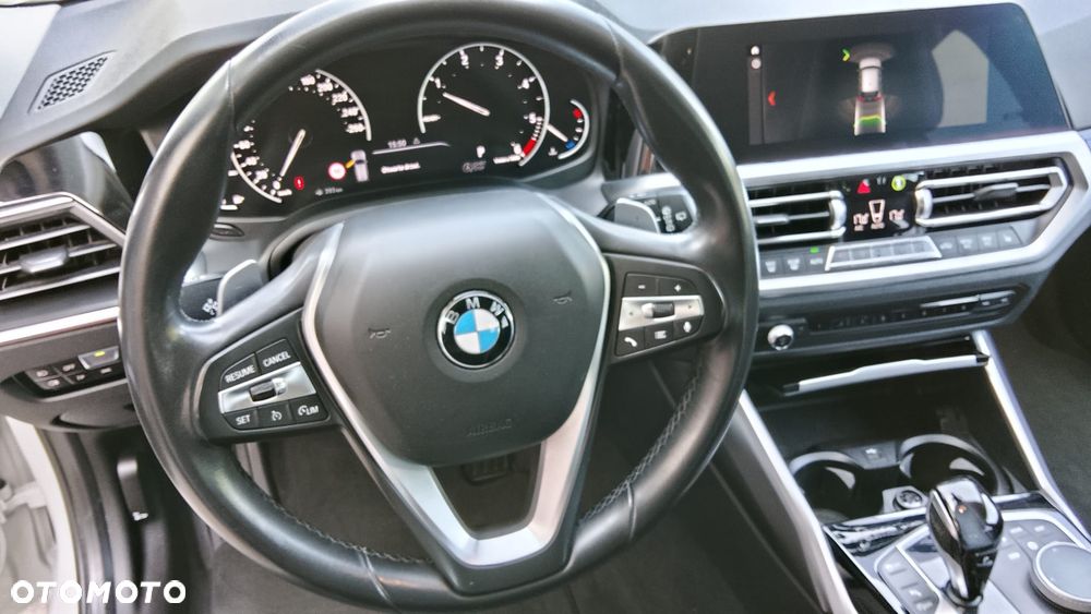 BMW Seria 3 320d Sport Line - 16