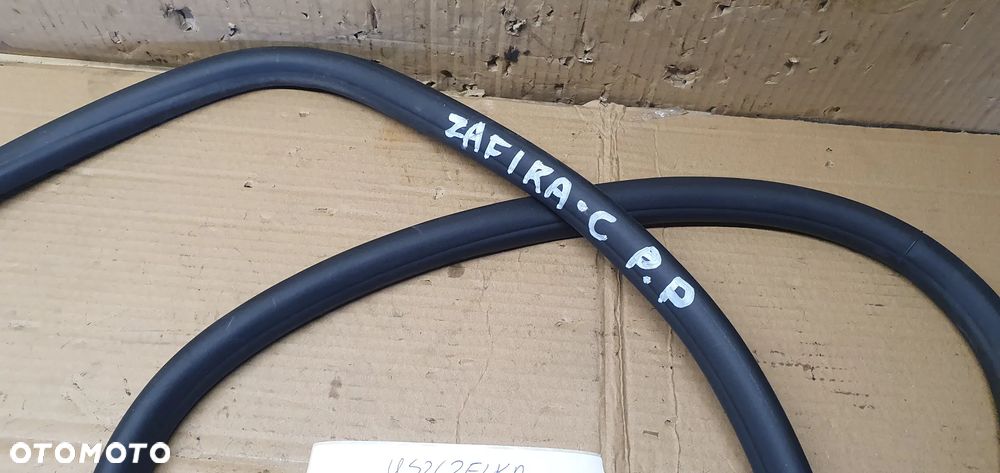 Uszczelka drzwi prawy przód przednia prawa Opel Zafira C 13259937 - 3