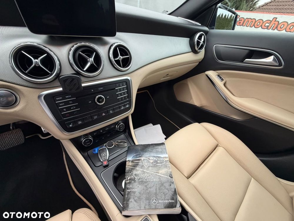 Mercedes-Benz GLA 250 7G-DCT Style - 23