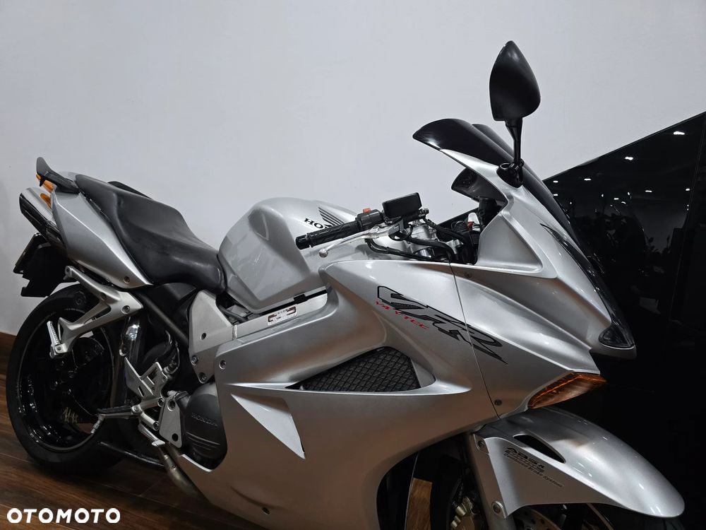 Honda VFR - 36