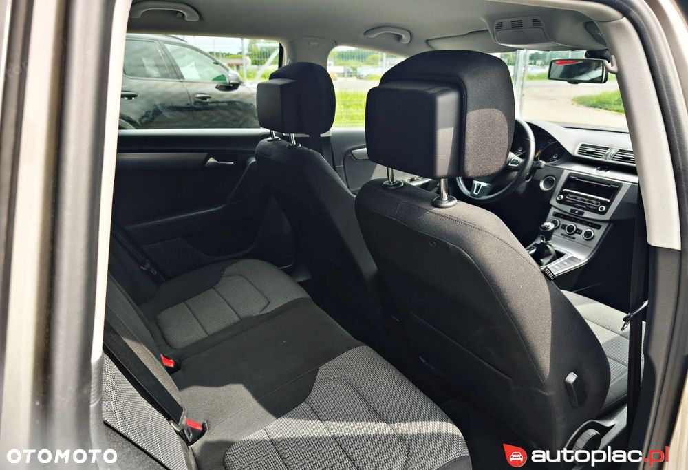 Volkswagen Passat 2.0 Blue TDI SCR Comfortline - 9