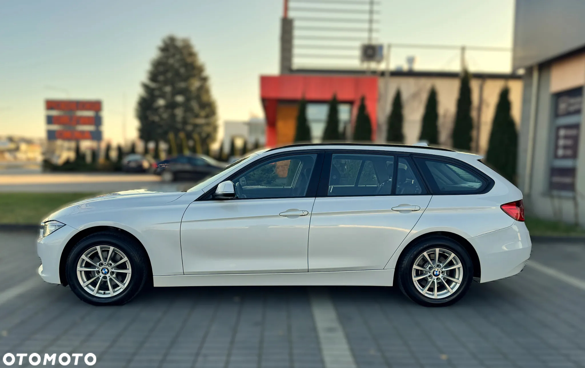 BMW Seria 3 320i Touring xDrive - 6