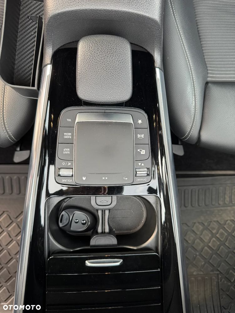 Mercedes-Benz GLA 200 d - 19