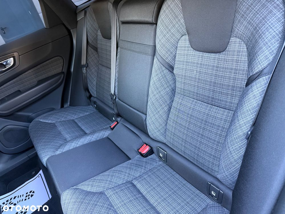 Volvo XC 60 B4 D AWD Plus Dark - 29