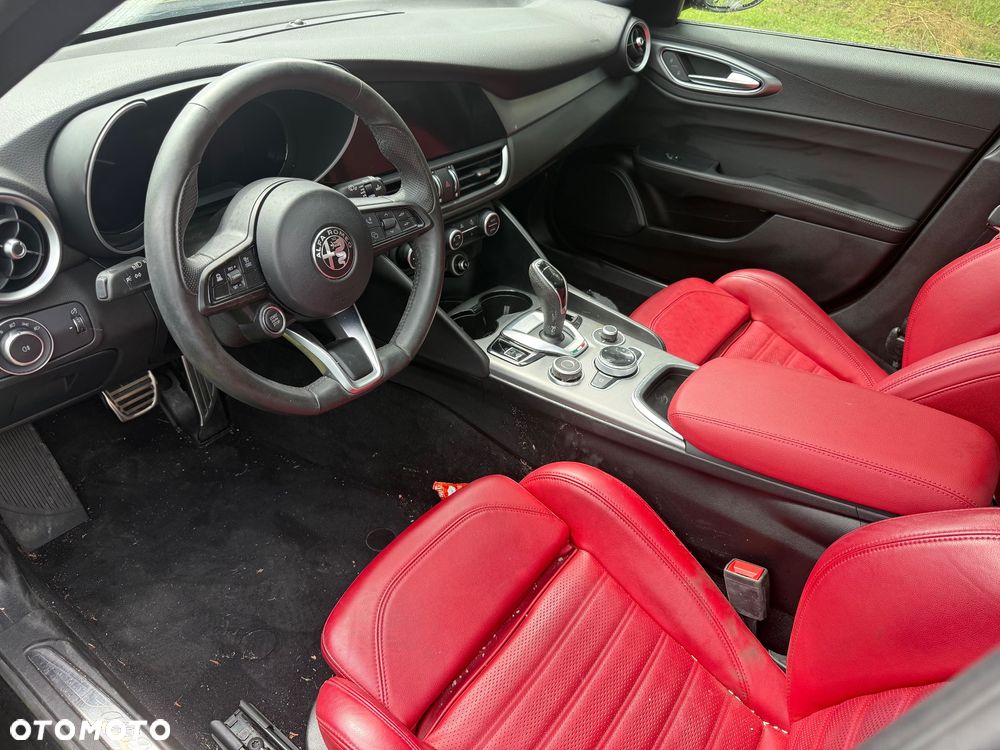 Alfa Romeo Giulia 2.0 Turbo 16V AT8 Veloce - 10