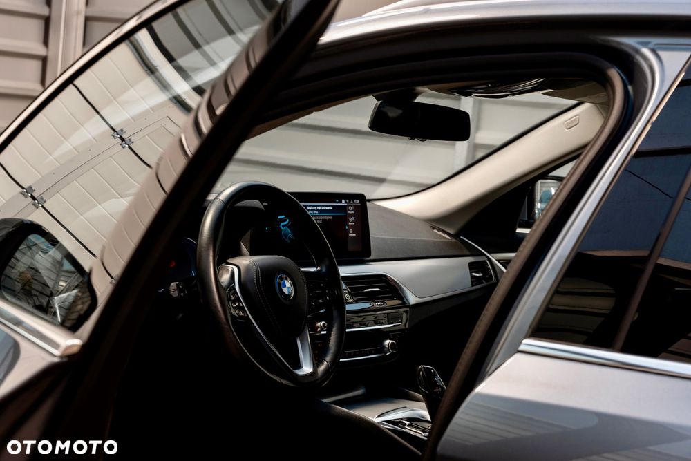 BMW Seria 5 530e xDrive Luxury Line sport - 19