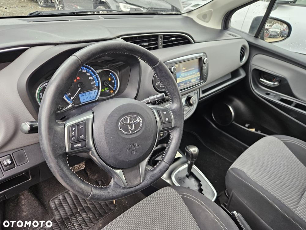 Toyota Yaris 1.5 VVT-i Lounge - 4
