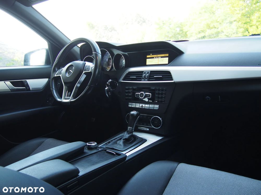 Mercedes-Benz Klasa C 220 CDI DPF (BlueEFFICIENCY) 7G-TRONIC Avantgarde - 22