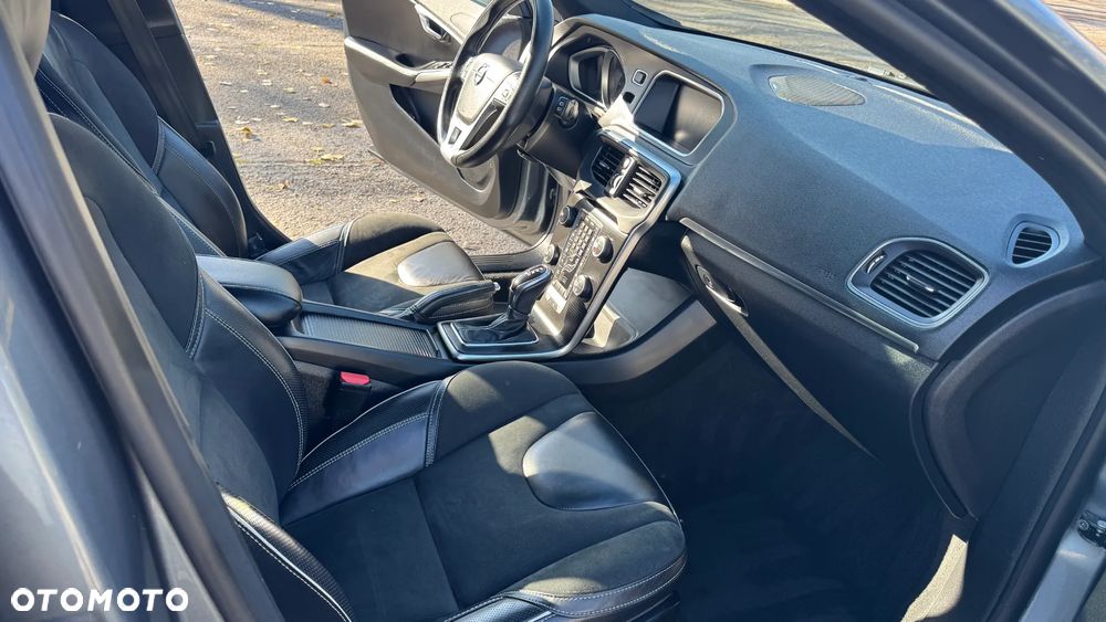 Volvo V40 D3 Geartronic RDesign - 22