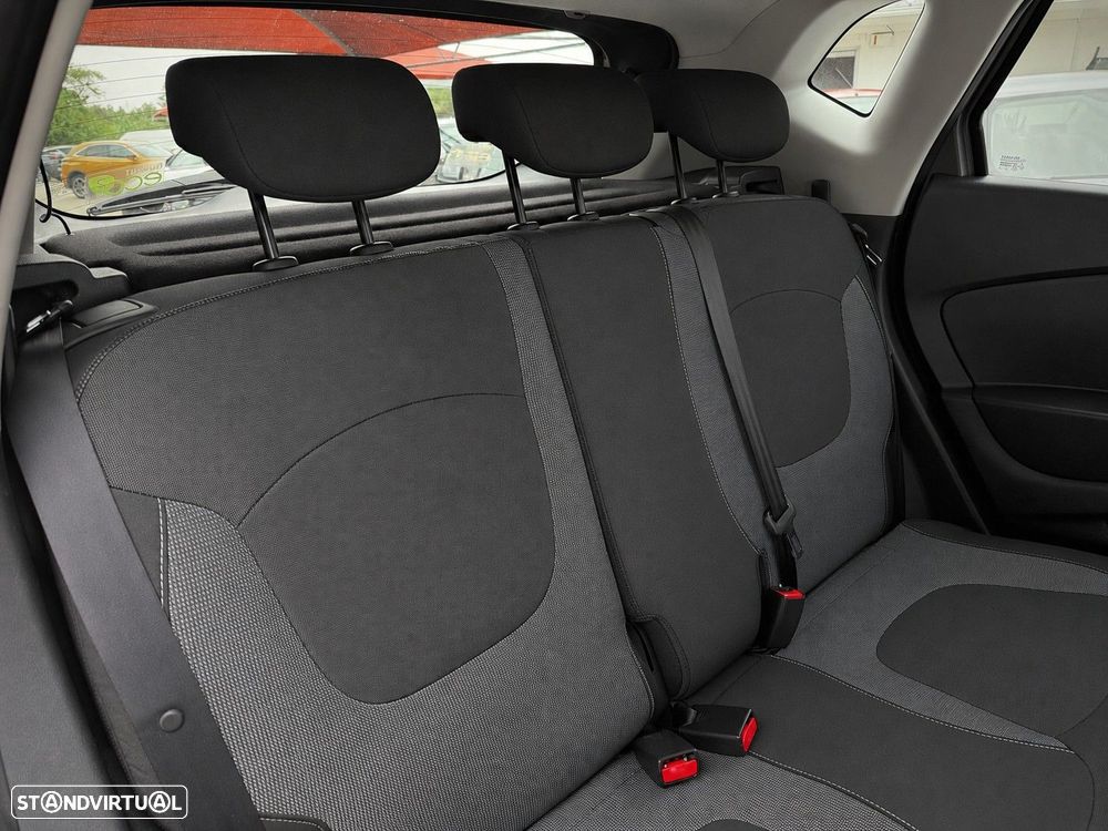 Renault Captur 1.5 dCi Exclusive EDC - 8