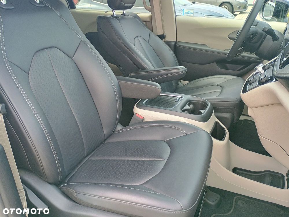 Chrysler Pacifica - 12