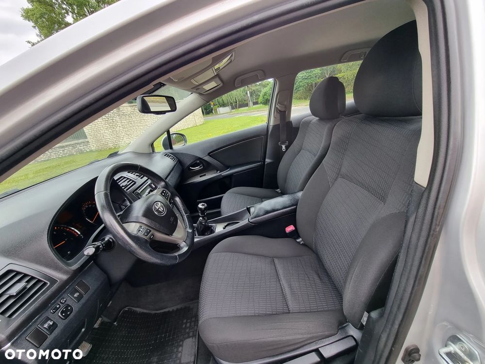 Toyota Avensis - 15