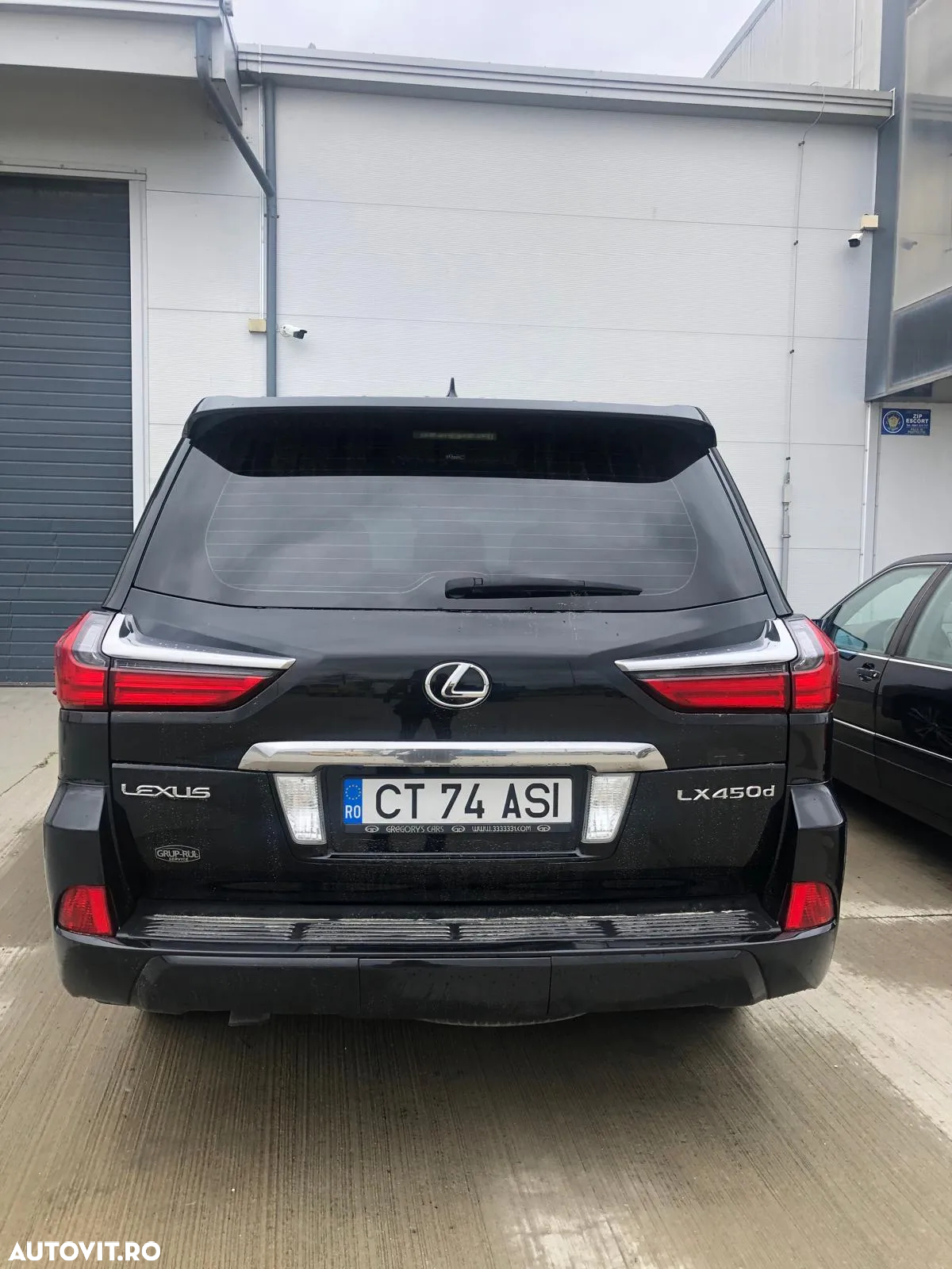 Lexus Seria LX - 3