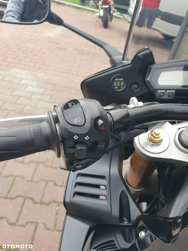 Yamaha FZ - 7