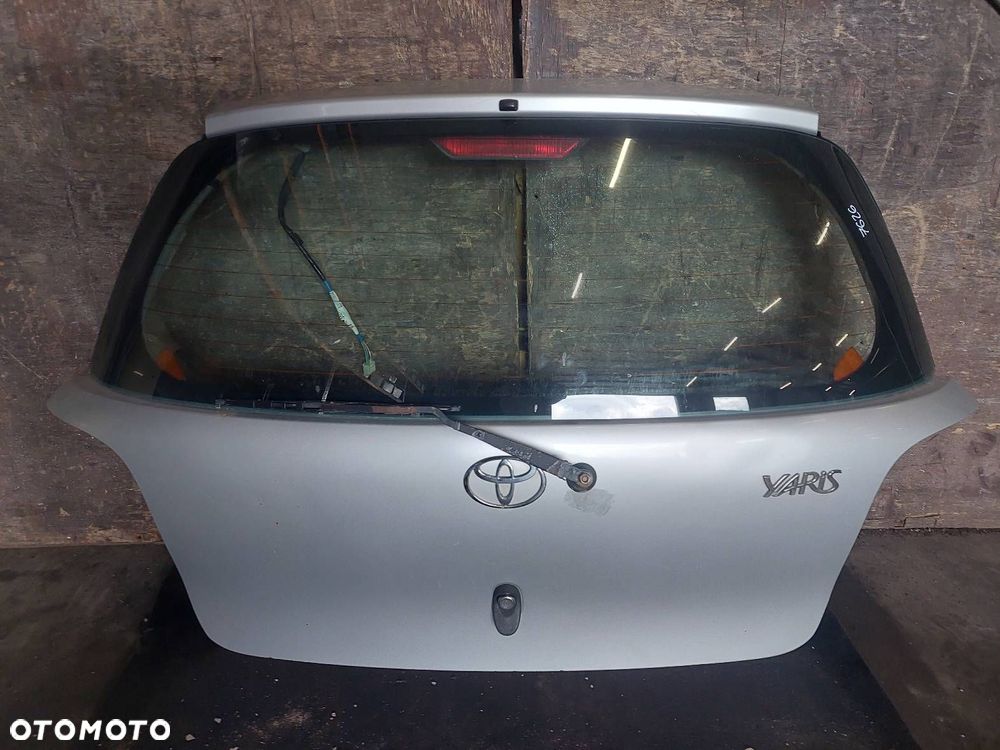 KOMPLETNY TYŁ KLAPA BAGAŻNIKA ZDERZAK TYŁ LAMPY TOYOTA YARIS I LIFT 1E7 - 10