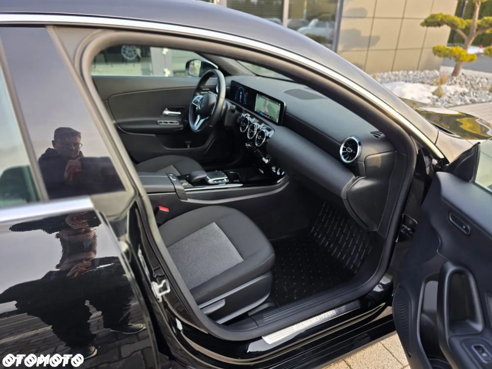 Mercedes-Benz CLA 180 d Progressive 8G-DCT - 24