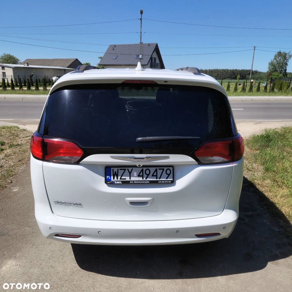 Chrysler Pacifica - 8