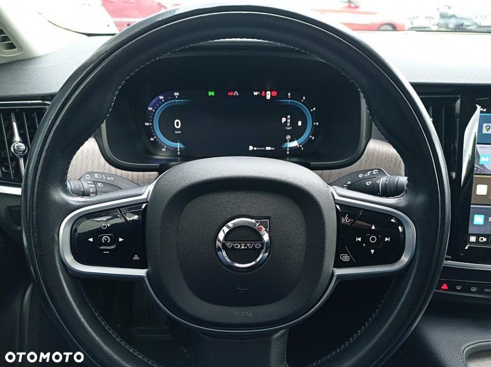 Volvo V90 Cross Country - 18