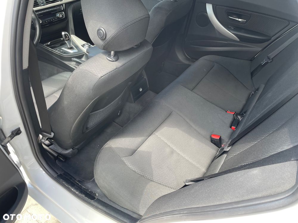 BMW Seria 3 318d Sport Line - 13