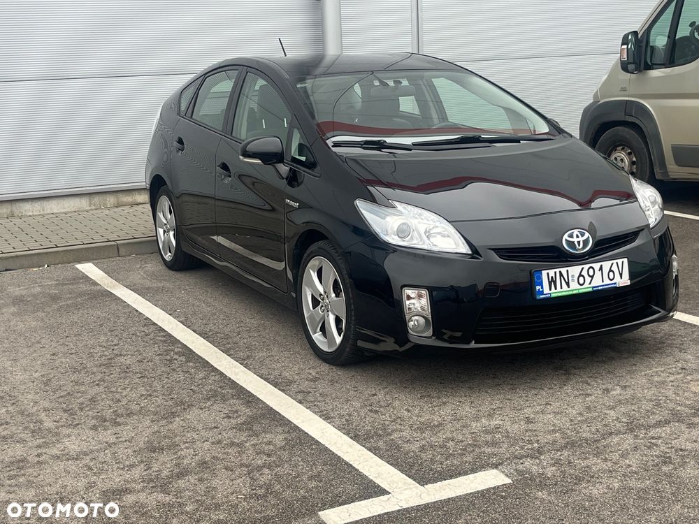 Toyota Prius (Hybrid) Executive - 3