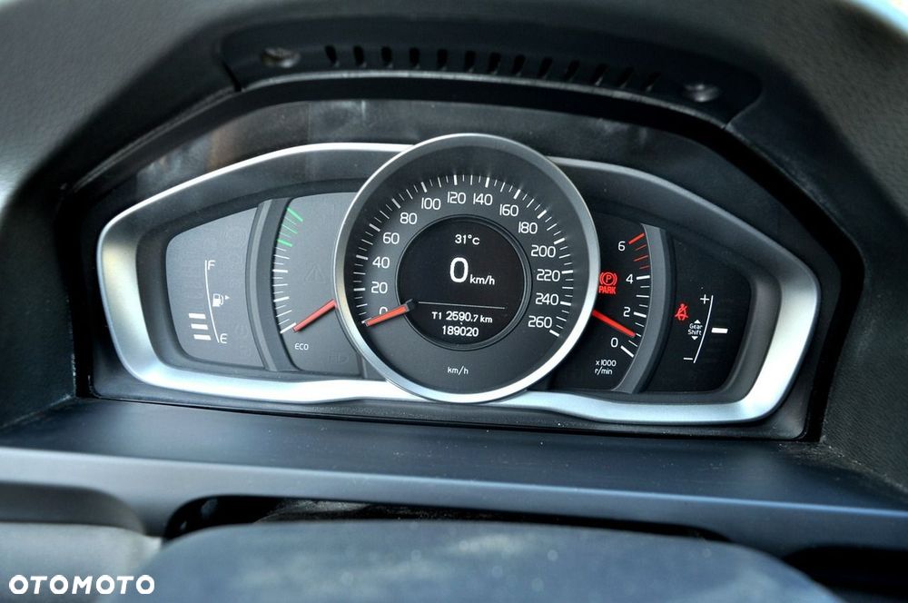 Volvo V60 Cross Country D3 Drive-E Momentum - 16