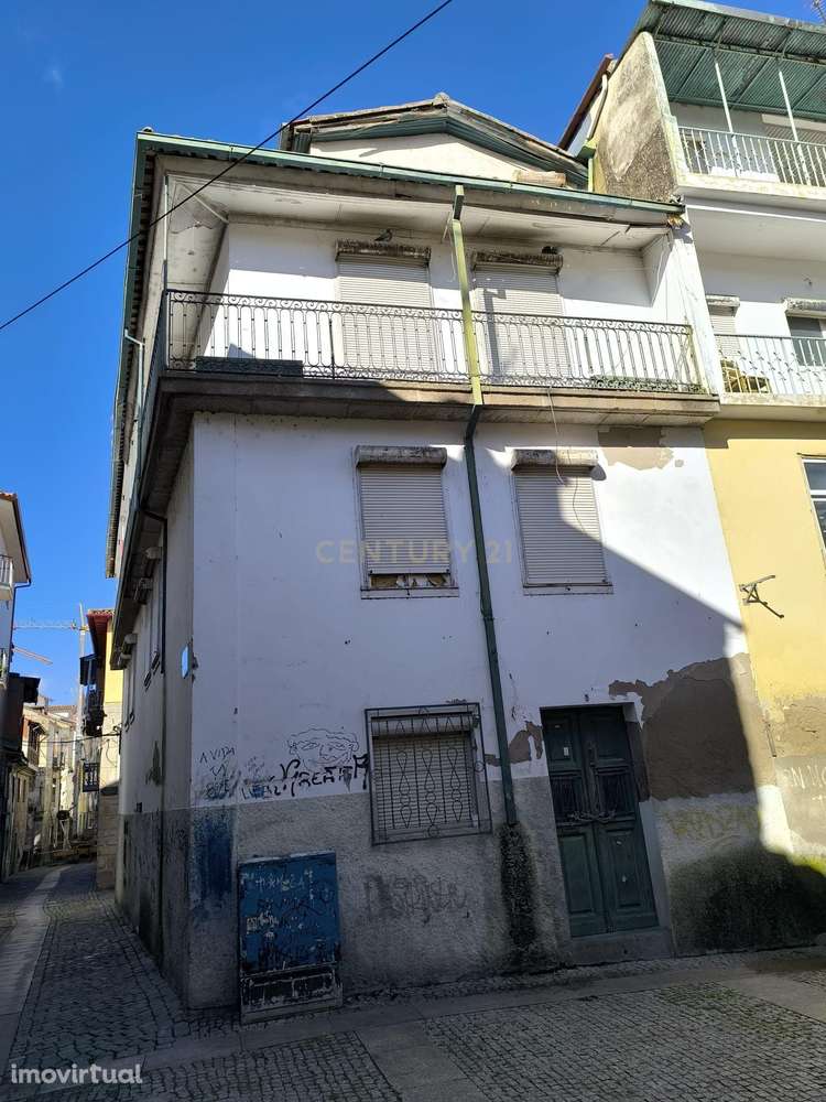 Prédio para reabilitação no centro histórico de Chaves - Grande imagem: 4/43