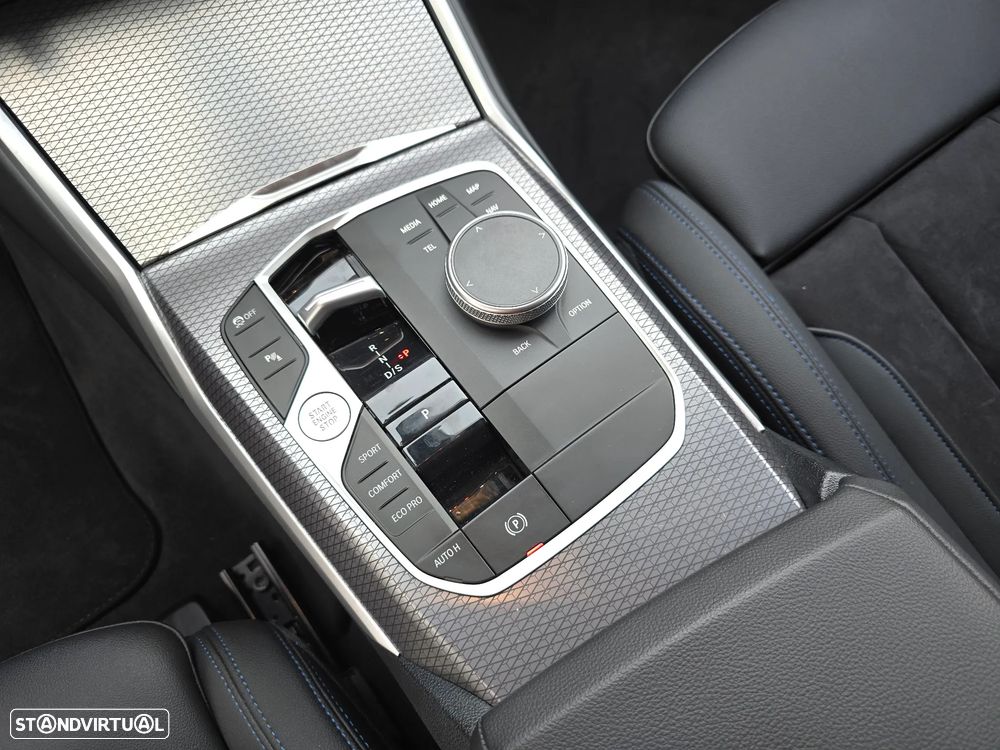 BMW 320 d Pack Desportivo M Auto - 27