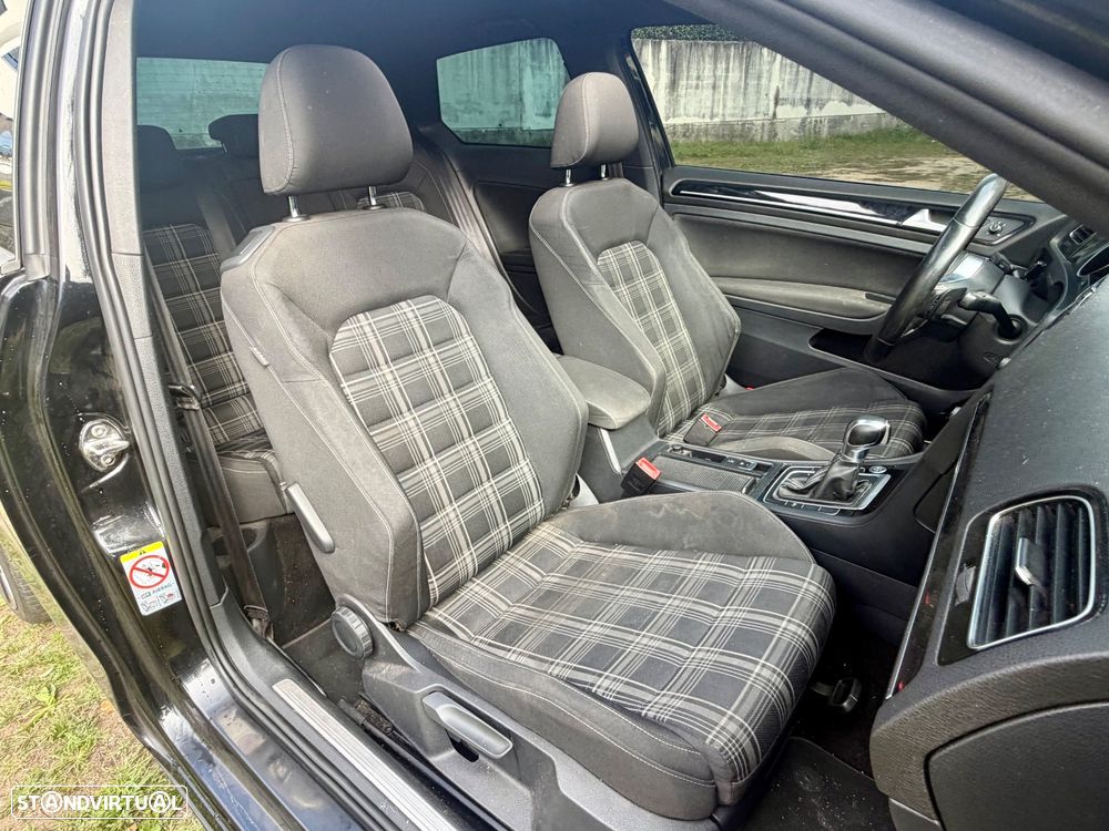 VW Golf 2.0 TDI GTD DSG - 34