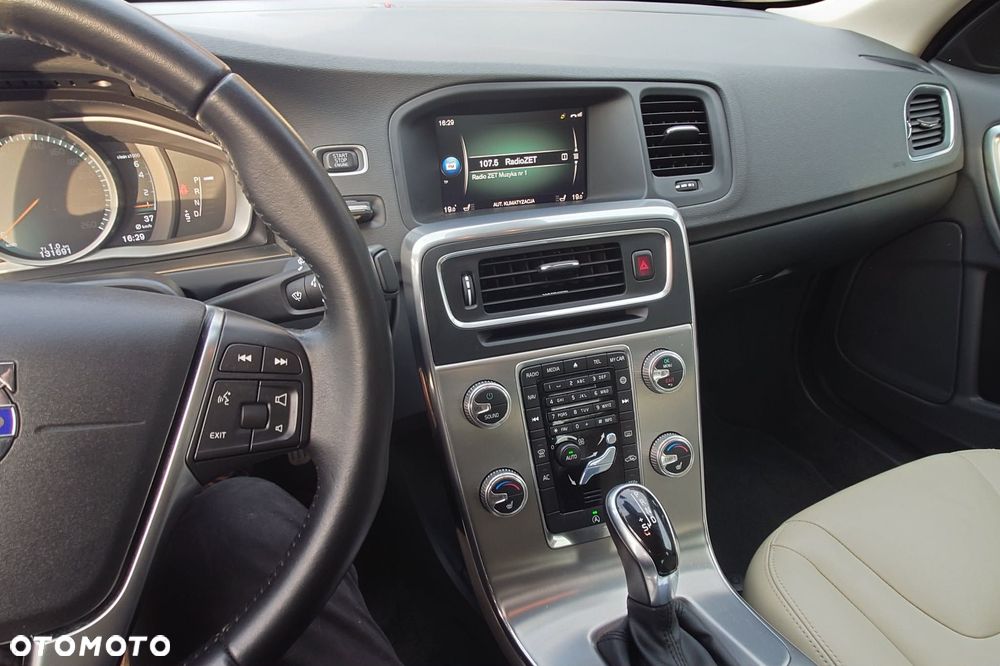 Volvo S60 T3 Drive-E Dynamic Edition (Momentum) - 9