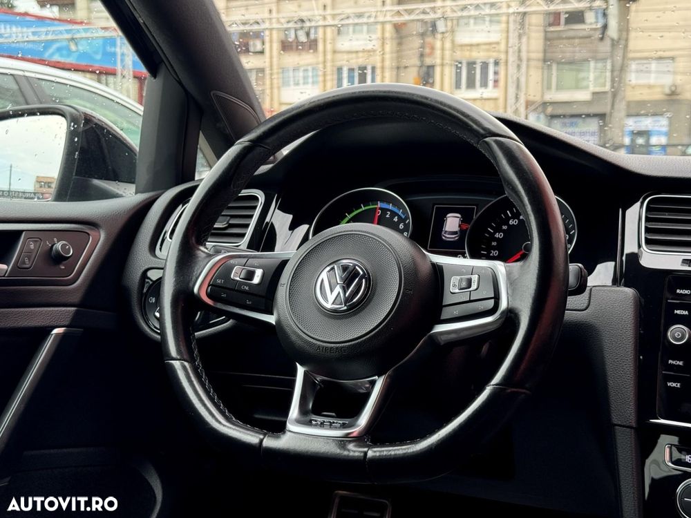 Volkswagen Golf - 10