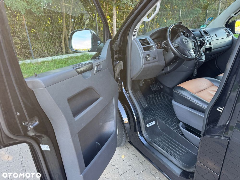 Volkswagen Caravelle - 26