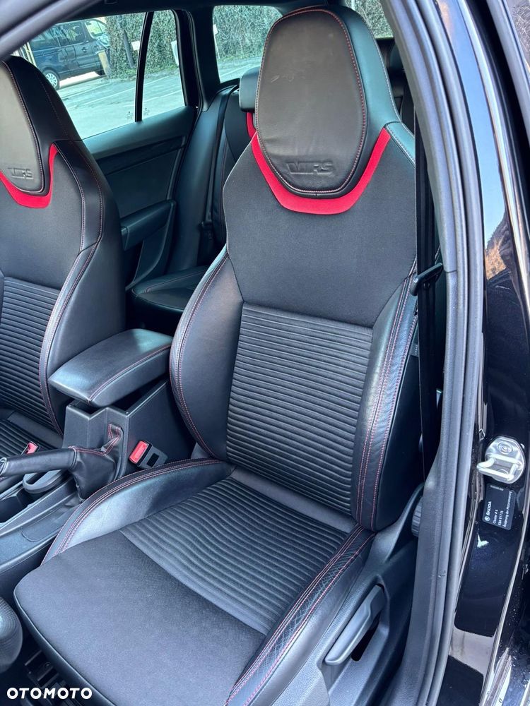 Skoda Octavia 2.0 TDI DSG RS - 25