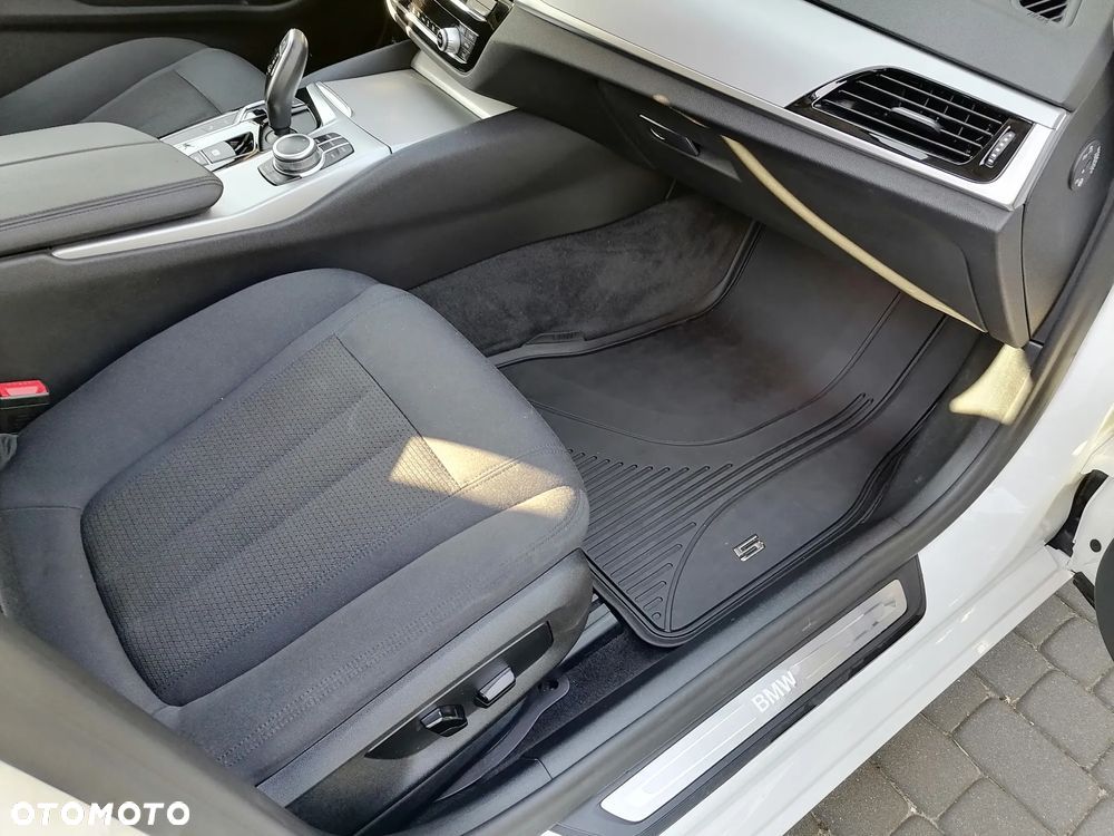 BMW Seria 5 - 25