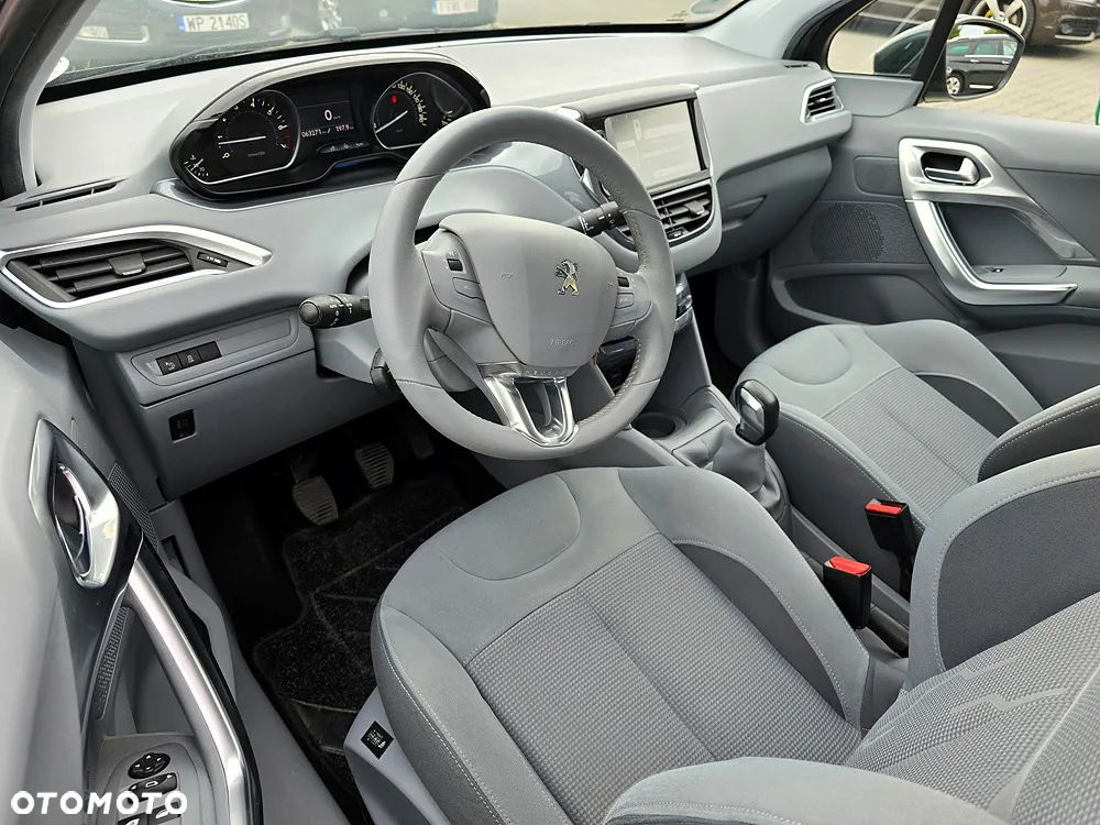 Peugeot 208 120 VTI Allure - 1