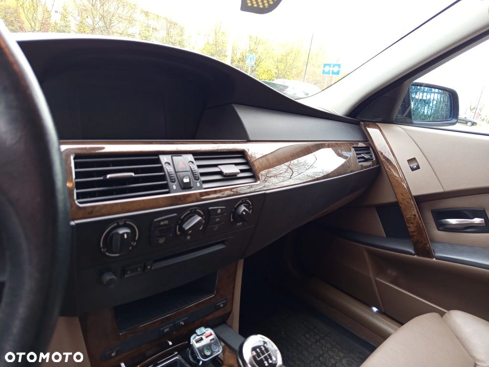 BMW Seria 5 525i - 27