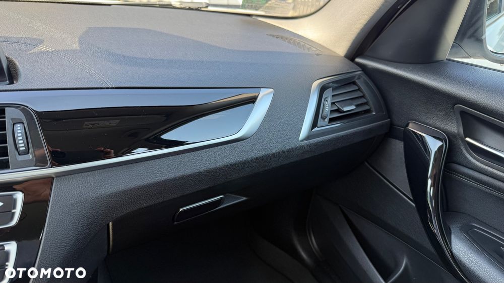 BMW Seria 1 118i Sport Line - 32